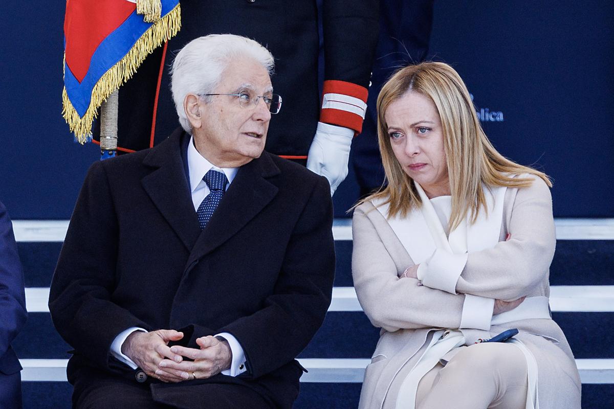 Mattarella, gelo dopo gli attacchi su Pisa. Meloni fa le prove di premierato