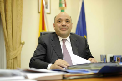 Mafia, estorsione e voto di scambio: arrestato l’ex sindaco di Melilli