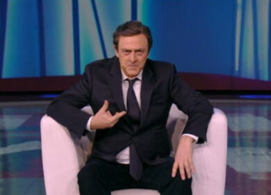 Crozza/Calenda “Sono nato con la coda tra le gambe! adesso mi tocca andare da conte con questa”