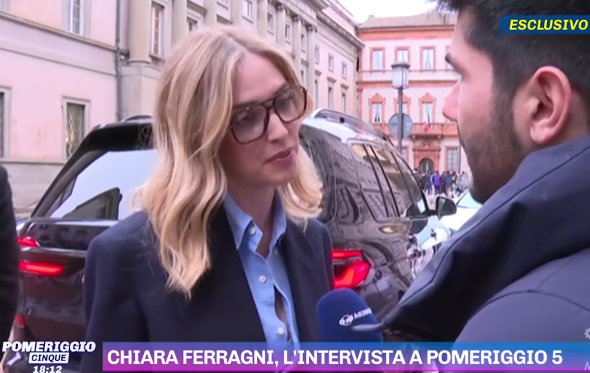Galleria foto 'Chiara Ferragni, Meloni o Bruzzone: chi è? Sono identiche… GUARDA LA FOTO' - foto 1