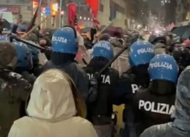 Scontri tra centri sociali e Polizia per la presentazione del libro di Sardone