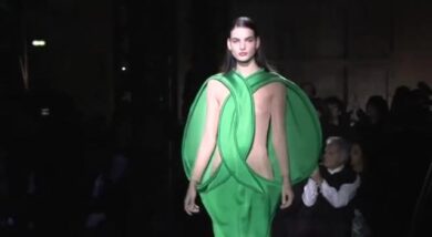 Parigi, Pierre Cardin esplora le profondità marine