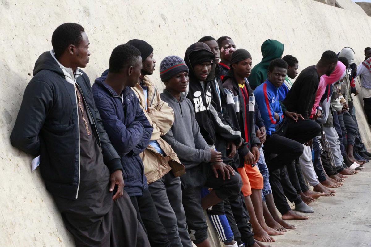Tre cooperanti italiani fermati in Tunisia: trovati con 3mila euro in contanti Tre cooperanti italiani fermati in Tunisia: trovati con 3mila euro in contanti