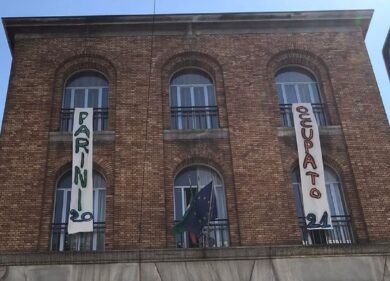 Milano: occupato il liceo Parini, prof reagisce con un’ombrellata