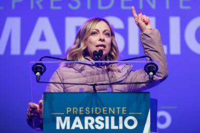 Dossieraggio e “il giornale di De Benedetti”, Meloni: “Chi sono i mandanti?”