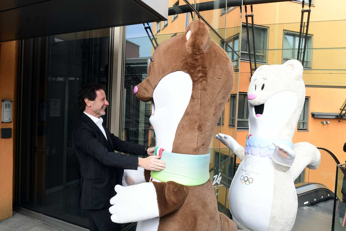 Deloitte accoglie le Mascotte di Milano Cortina 2026 Deloitte accoglie le Mascotte di Milano Cortina 2026