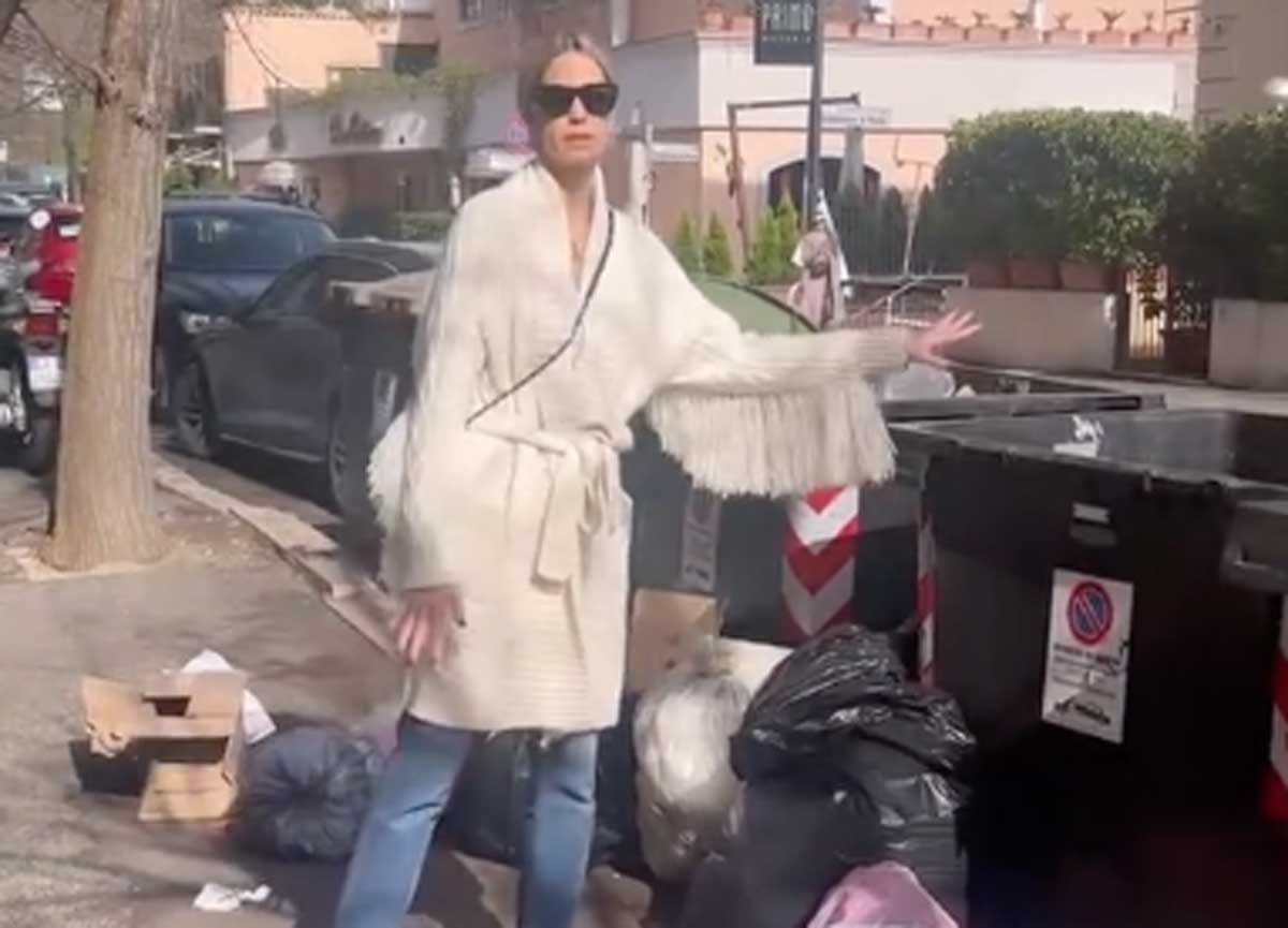 Elena Santarelli fa svuotare i cassonetti sotto casa a colpi di video social