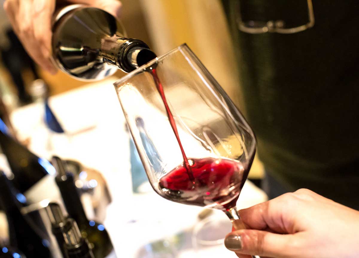 Vino, la guerra del Barolo. “Fermatevi subito, altrimenti la qualità crollerà” Vino, la guerra del Barolo. “Fermatevi subito, altrimenti la qualità crollerà”