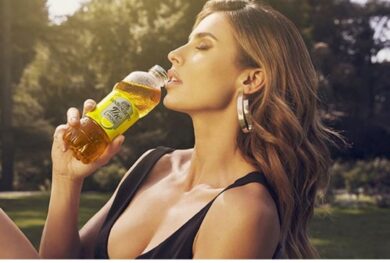 San Benedetto, causa da 1,5 mln a Il Fatto Alimentare per lo spot con Canalis