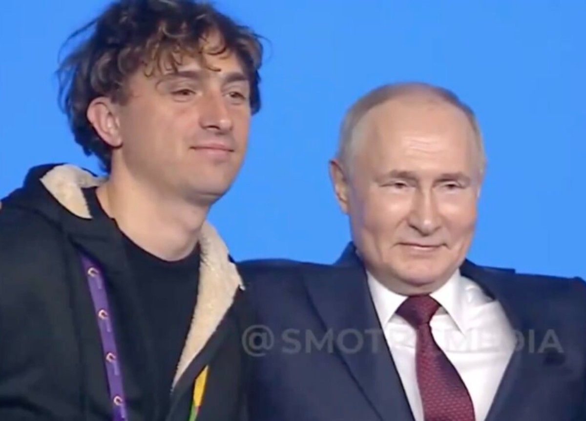 Jorit e il selfie con Putin: “Voglio dimostrare agli italiani che sei reale” Jorit e il selfie con Putin: “Voglio dimostrare agli italiani che sei reale”