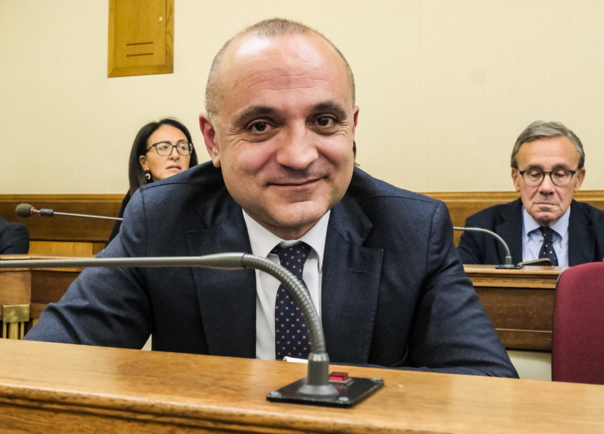 Dossieraggio, sospetto di regia a Sinistra: “De Benedetti venga in Antimafia” Dossieraggio, sospetto di regia a Sinistra: “De Benedetti venga in Antimafia”