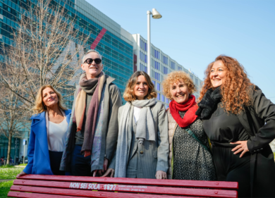 AXA Italia: inaugurate 3 panchine rosse nelle sedi di Milano, Roma e Torino