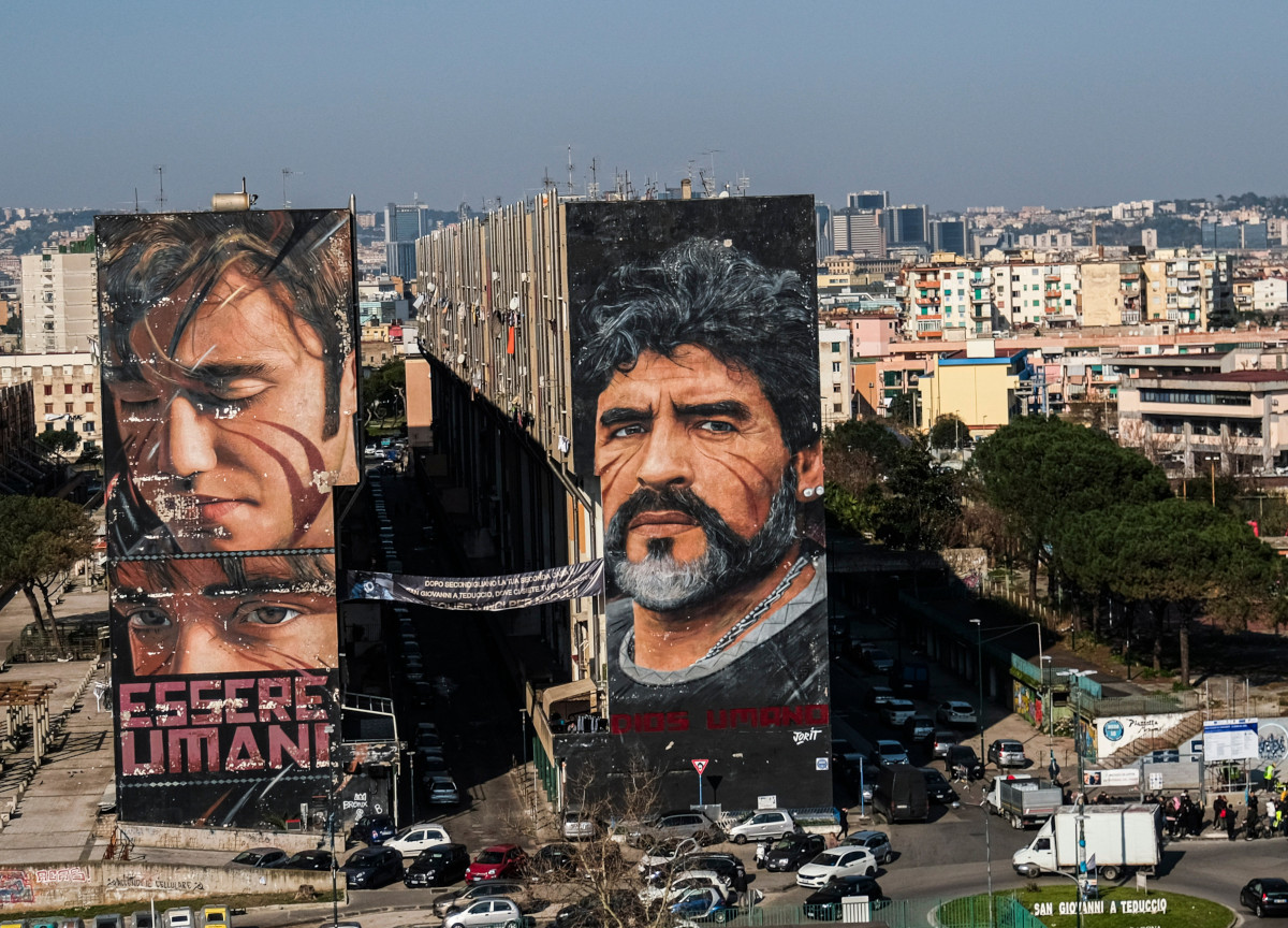 Chi è Jorit, lo street artist napoletano che ha chiesto un selfie a Putin
