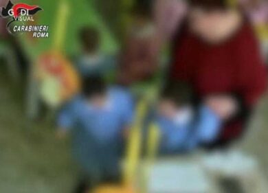 Roma, insulti e attacchi ai bambini: a giudizio due maestre e una bidella