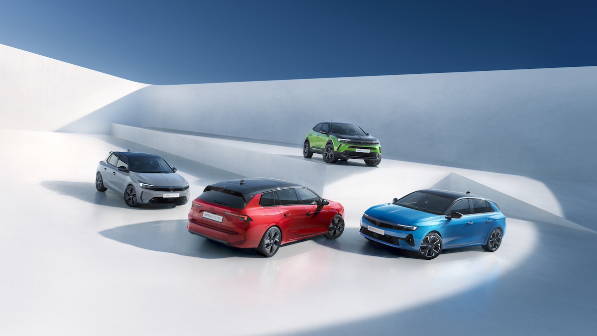 Opel rivoluziona la mobilità con la gamma elettrica 2024 Opel rivoluziona la mobilità con la gamma elettrica 2024