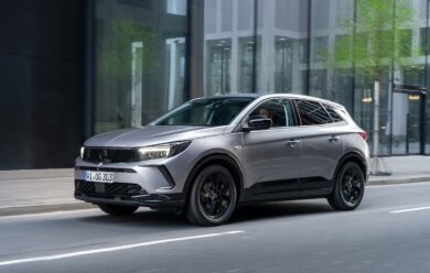Nuovo Opel Grandland Hybrid: Il SUV Elegante e Dinamico