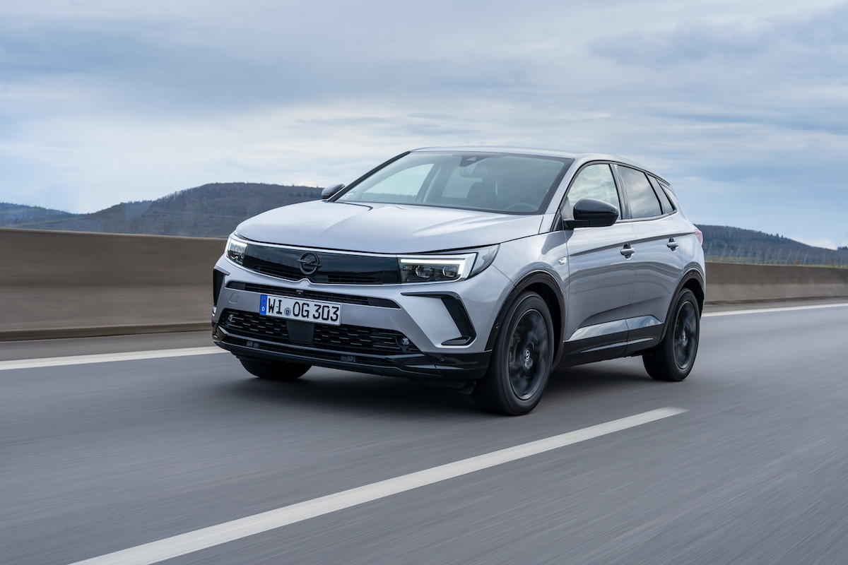 Nuovo Opel Grandland Hybrid: Il SUV Elegante e Dinamico Nuovo Opel Grandland Hybrid: Il SUV Elegante e Dinamico