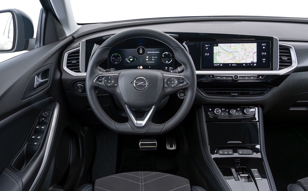 Nuovo Opel Grandland Hybrid: Il SUV Elegante e Dinamico Nuovo Opel Grandland Hybrid: Il SUV Elegante e Dinamico