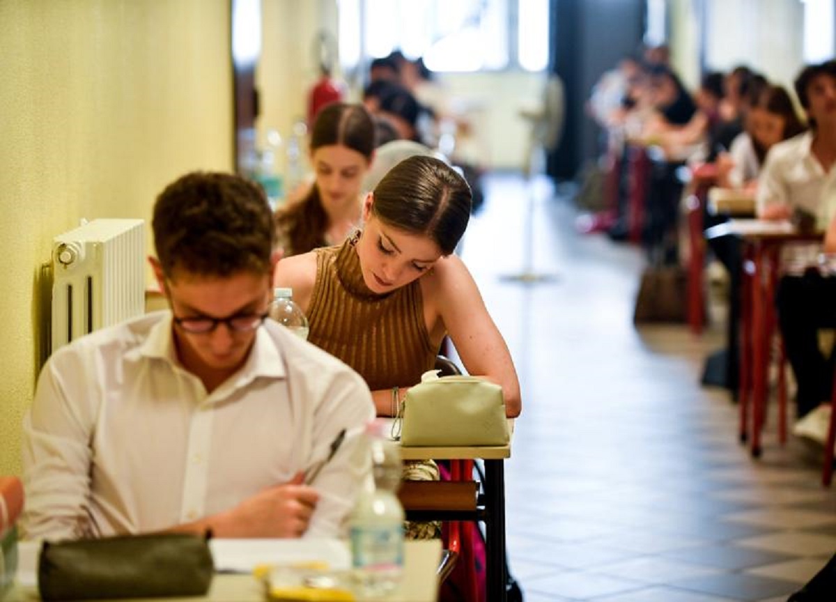 Scuola, i cervelloni tutti al Sud. I 100 e lode sospetti, ora i test Invalsi Scuola, i cervelloni tutti al Sud. I 100 e lode sospetti, ora i test Invalsi