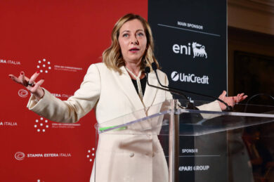 Elezioni, tocca all’Abruzzo. Meloni prepara le “europee” con l’elmetto