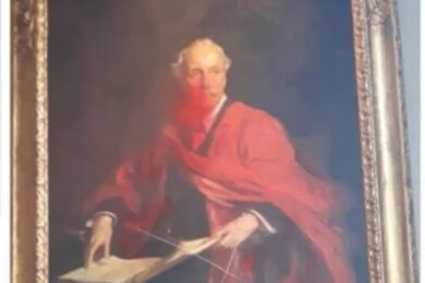 I vandali di Cambridge: storia oltraggiata doppiamente nell’estetica e nella sostanza