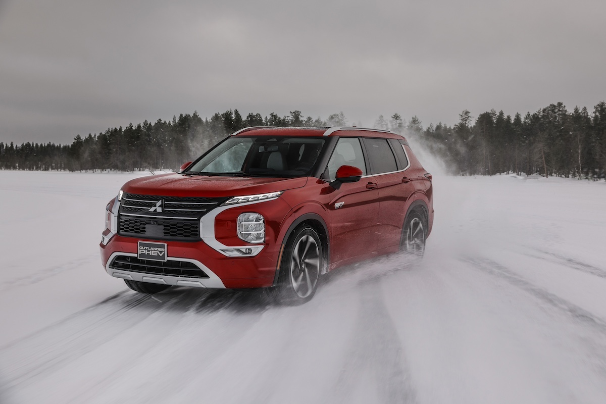 Mitsubishi Outlander PHEV MY25: rivoluzione 4×4 in Europa Mitsubishi Outlander PHEV MY25: rivoluzione 4×4 in Europa