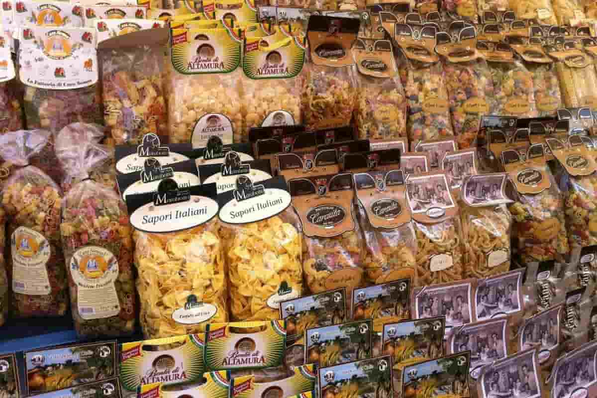 Minimarket, una giungla Capitale. Esposto della Lega alla Guardia di Finanza Minimarket, una giungla Capitale. Esposto della Lega alla Guardia di Finanza