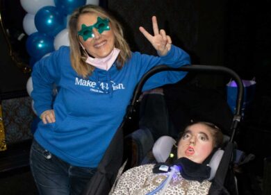 Affetta da malattia neuromuscolare realizza il sogno: una notte in discoteca