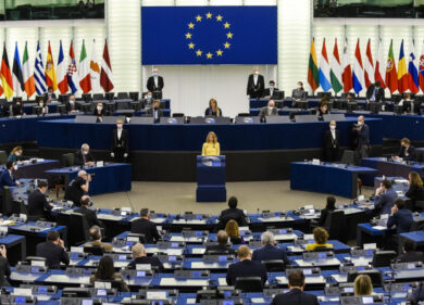 Intelligenza artificiale, l’Europa “detta le regole”. Passa l’Ai Act