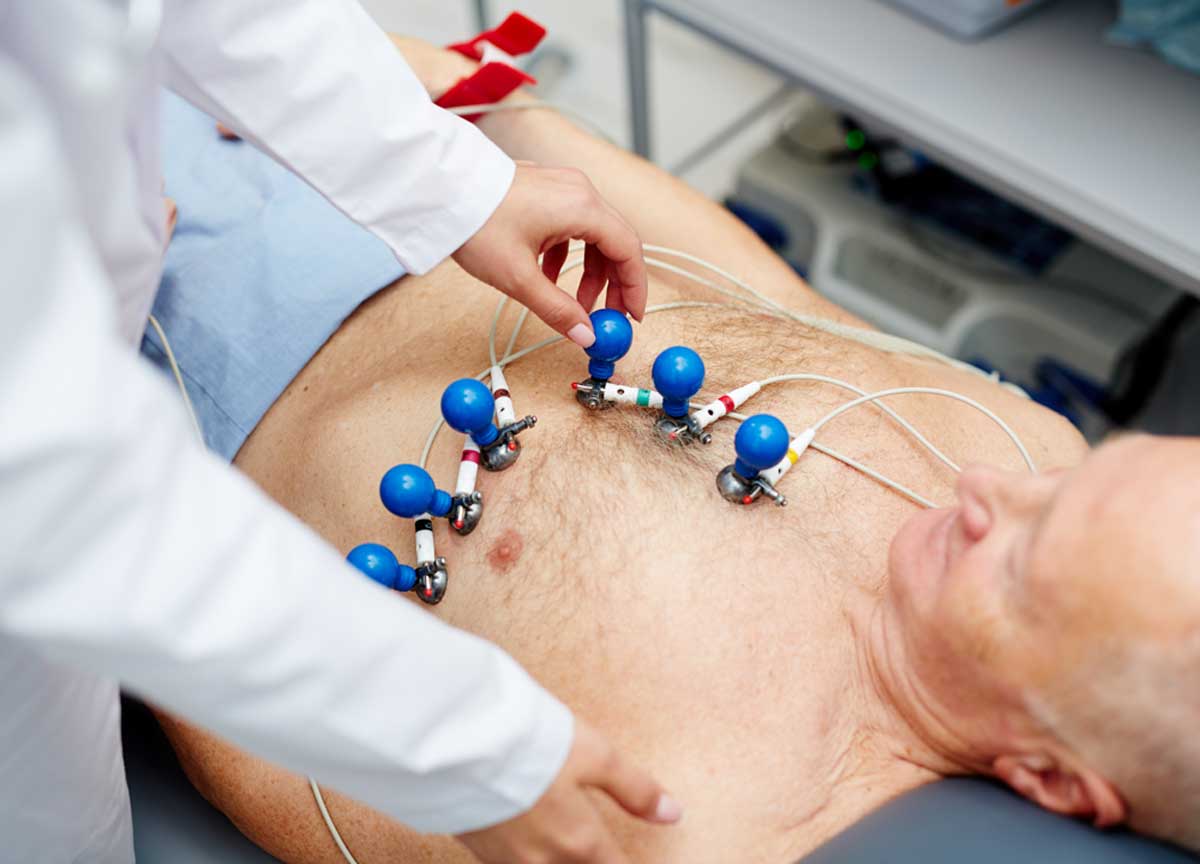 Una visita dal cardiologo 12 euro: così lo Stato spinge la Sanità al collasso Una visita dal cardiologo 12 euro: così lo Stato spinge la Sanità al collasso