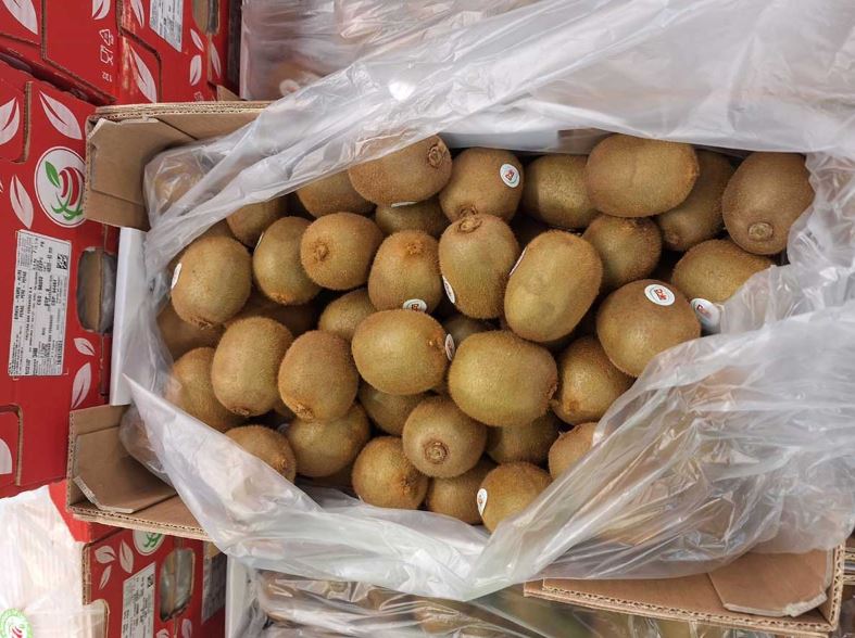 Mercati invasi dalla frutta straniera: forte presenza di arance e kiwi