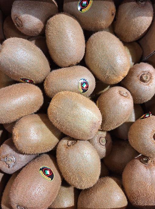 Mercati invasi dalla frutta straniera: forte presenza di arance e kiwi