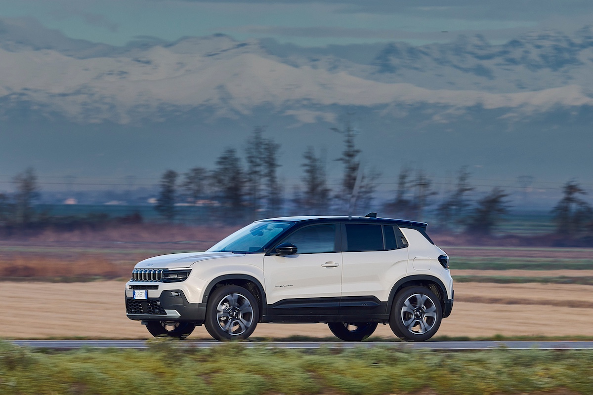 Nuova Jeep Avenger e-Hybrid: innovazione e tradizione Nuova Jeep Avenger e-Hybrid: innovazione e tradizione