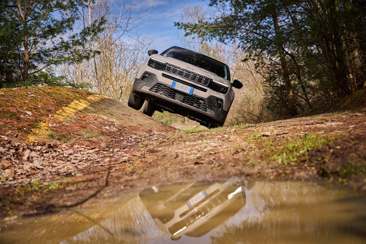 Nuova Jeep Avenger e-Hybrid: innovazione e tradizione Nuova Jeep Avenger e-Hybrid: innovazione e tradizione