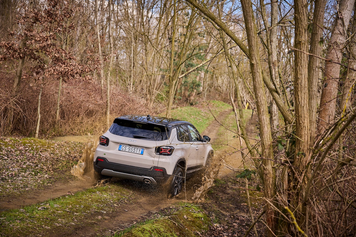 Nuova Jeep Avenger e-Hybrid: innovazione e tradizione Nuova Jeep Avenger e-Hybrid: innovazione e tradizione
