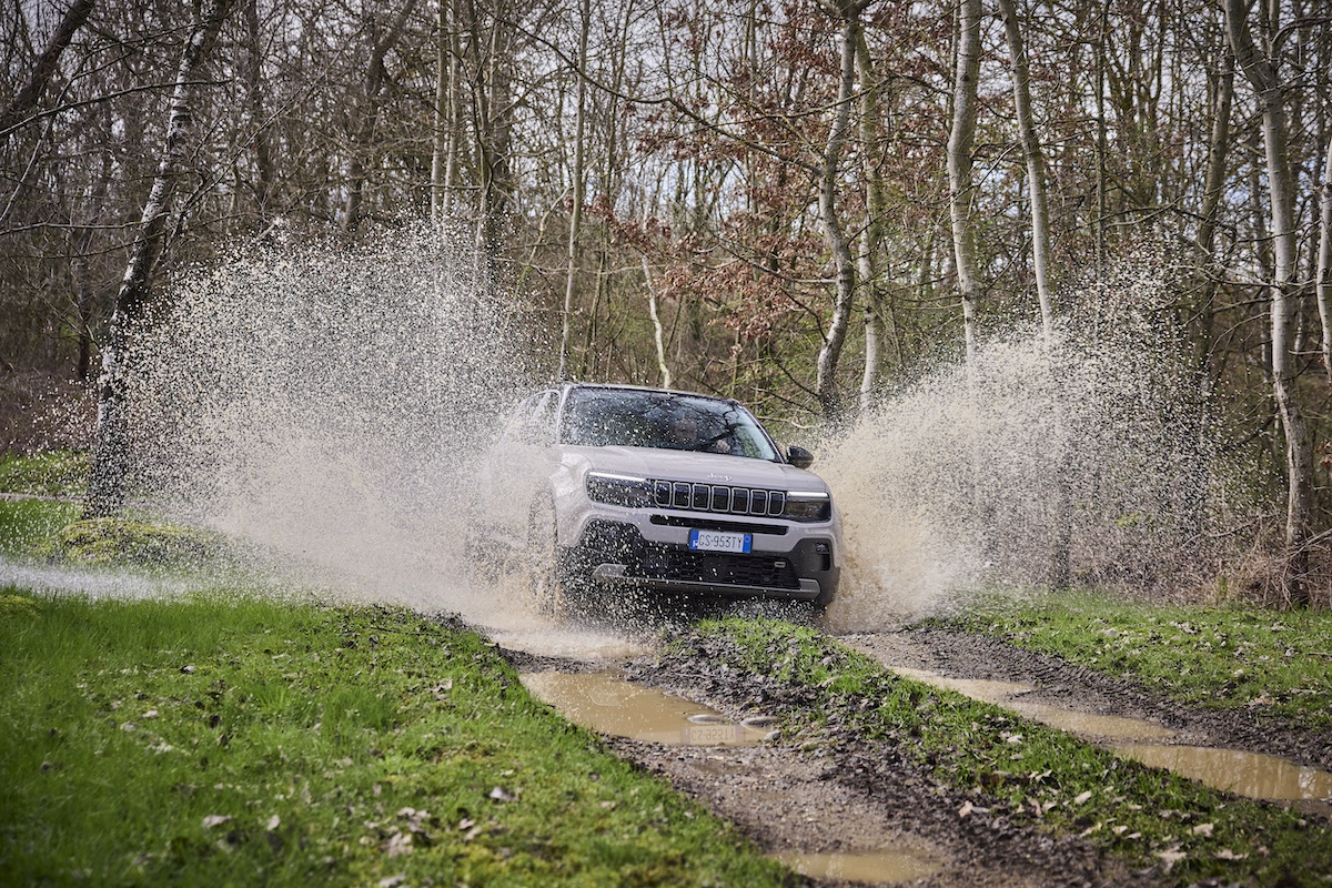 Nuova Jeep Avenger e-Hybrid: innovazione e tradizione Nuova Jeep Avenger e-Hybrid: innovazione e tradizione