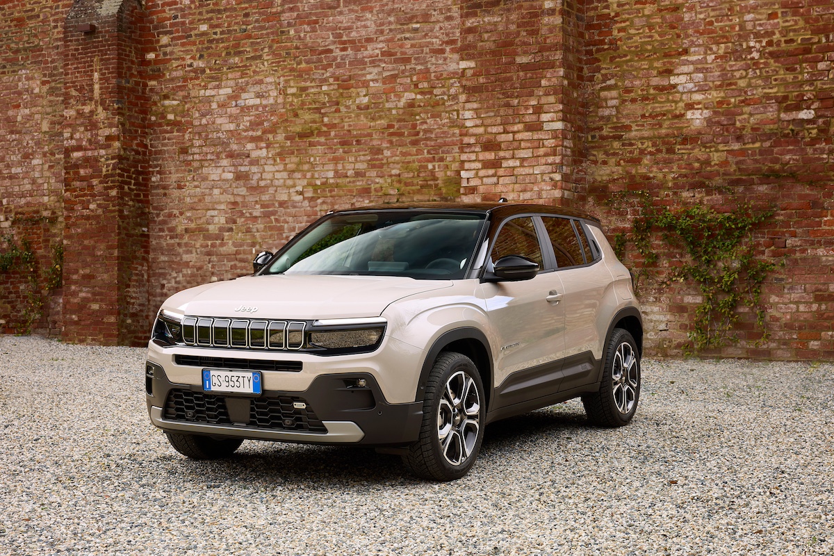 Nuova Jeep Avenger e-Hybrid: innovazione e tradizione Nuova Jeep Avenger e-Hybrid: innovazione e tradizione
