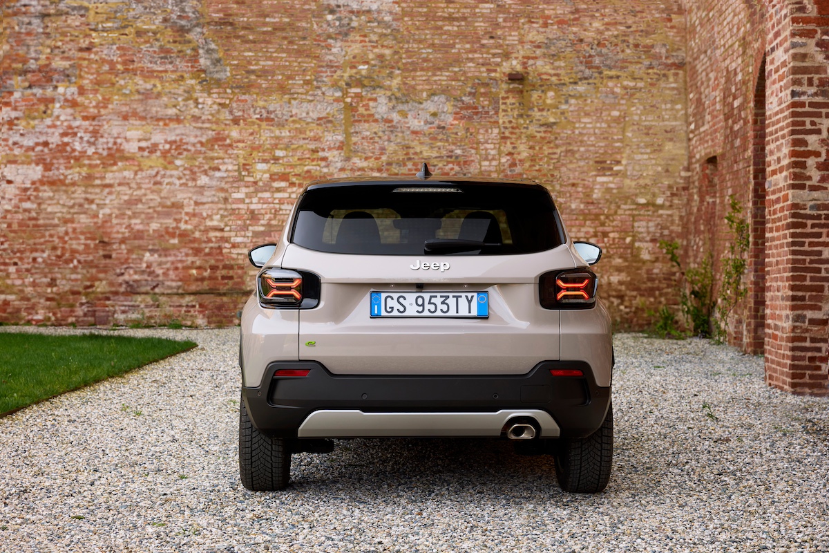 Nuova Jeep Avenger e-Hybrid: innovazione e tradizione Nuova Jeep Avenger e-Hybrid: innovazione e tradizione