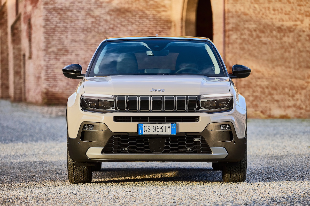 Nuova Jeep Avenger e-Hybrid: innovazione e tradizione Nuova Jeep Avenger e-Hybrid: innovazione e tradizione