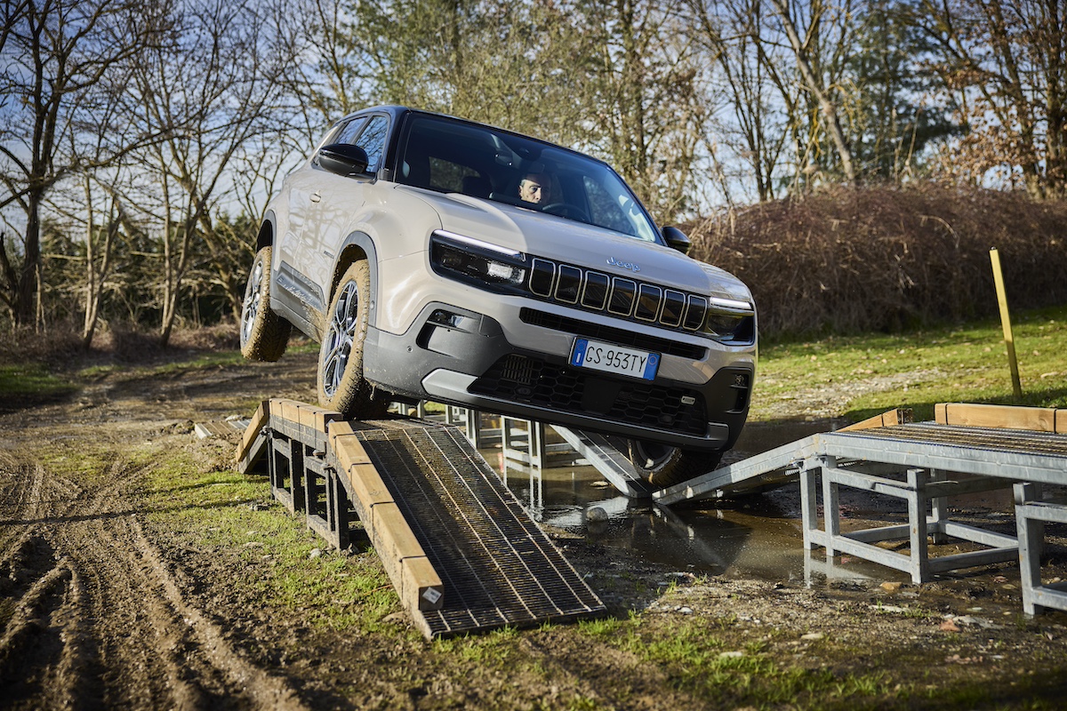 Nuova Jeep Avenger e-Hybrid: innovazione e tradizione Nuova Jeep Avenger e-Hybrid: innovazione e tradizione