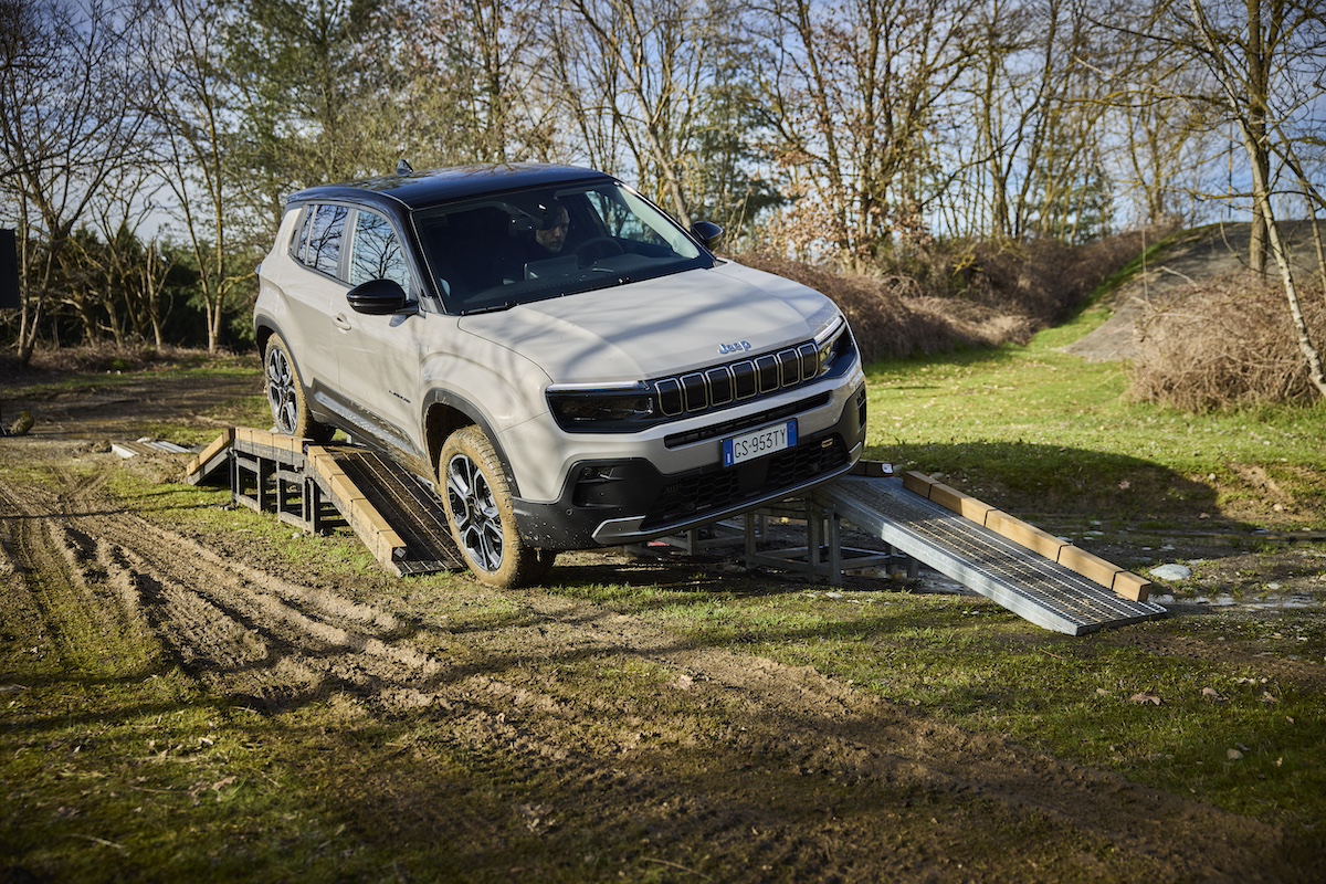 Nuova Jeep Avenger e-Hybrid: innovazione e tradizione Nuova Jeep Avenger e-Hybrid: innovazione e tradizione