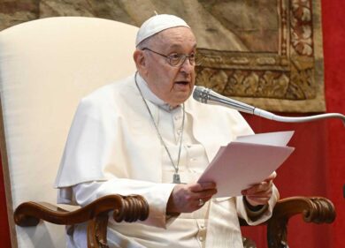 Ucraina, il Papa smaschera gli ipocriti