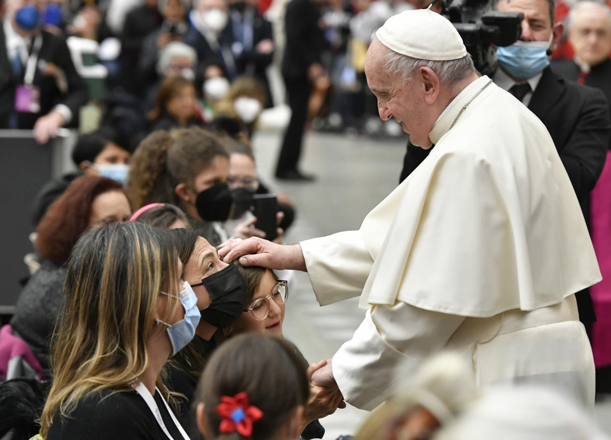 Il Papa incontra sabato medici e pazienti del Bambino Gesù: in 3 mila in fila Il Papa incontra sabato medici e pazienti del Bambino Gesù: in 3 mila in fila