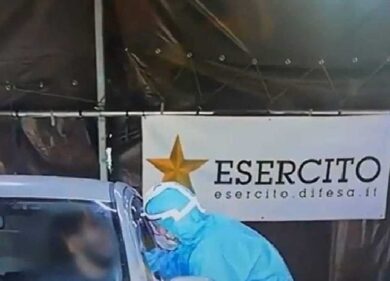 Gli angeli del Covid usa e getta: 60 infermieri militari a casa senza lavoro