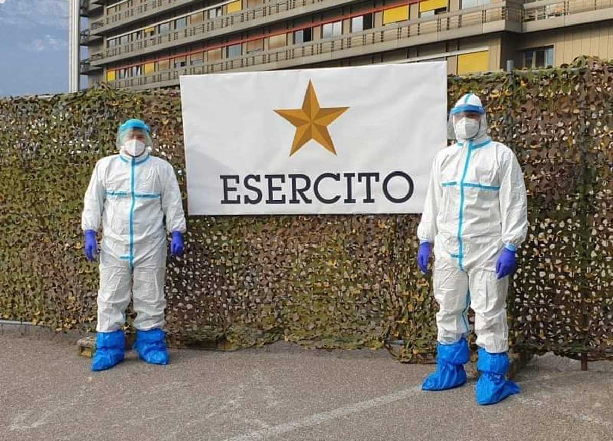 Gli angeli del Covid usa e getta: 60 infermieri militari a casa senza lavoro