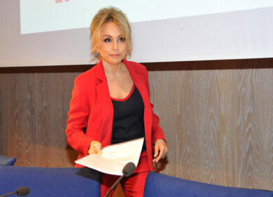 Mondadori esulta: nel 2023 cresce l’utile, +20%. “Il libro mezzo resiliente”