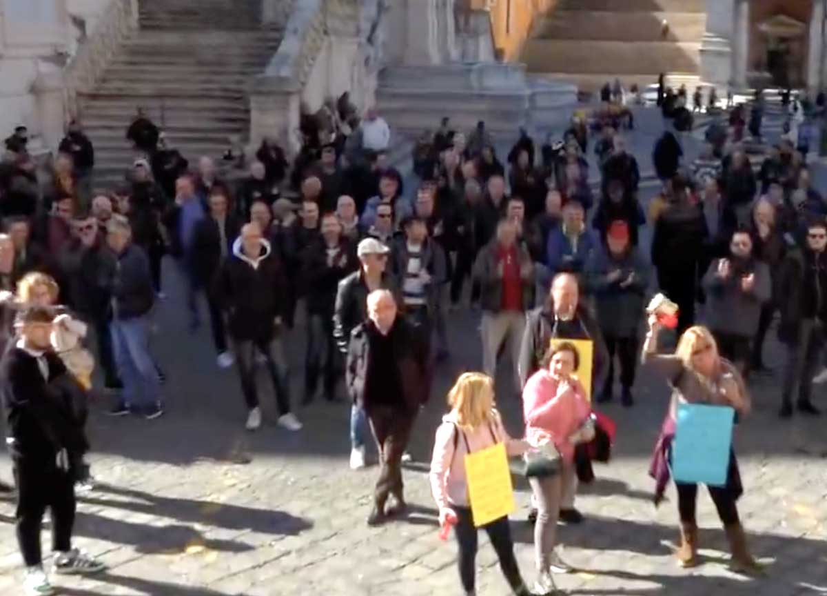 Roma, caos in Campidoglio, le secondo guide taxi chiedono licenze gratis Roma, caos in Campidoglio, le secondo guide taxi chiedono licenze gratis