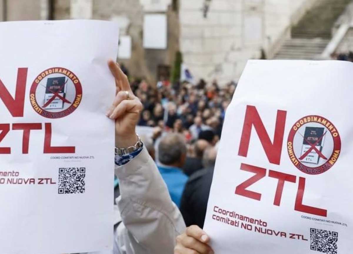 Ztl verde, torna la protesta: comitati in piazza. Sfila il popolo del no VIDEO