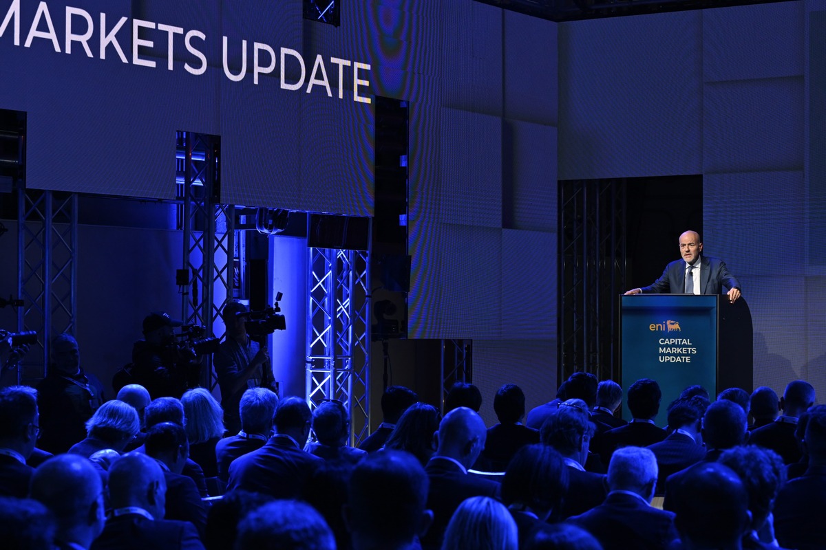 Eni, presentato il Capital Market Update 2024-2027: focus sulla sostenibilità Eni, presentato il Capital Market Update 2024-2027: focus sulla sostenibilità