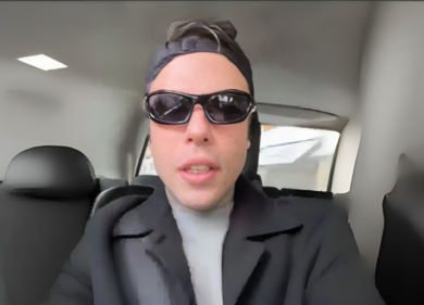 Fedez scopre Londra per la prima volta, e nei locali della City incappa nella sua hit